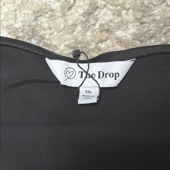 Black Fitted Sleeveless Camisole Top - Picture 5 of 12